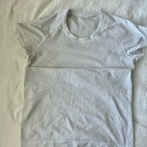 Lululemon White Swiftly Tee size 6 EUC